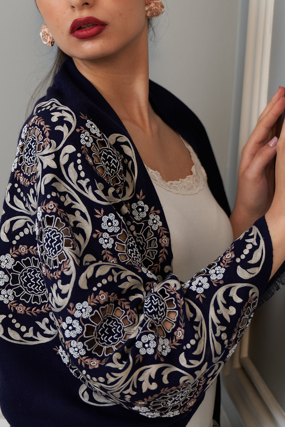 Floral Crest | Embroidered Wool Silk Stole