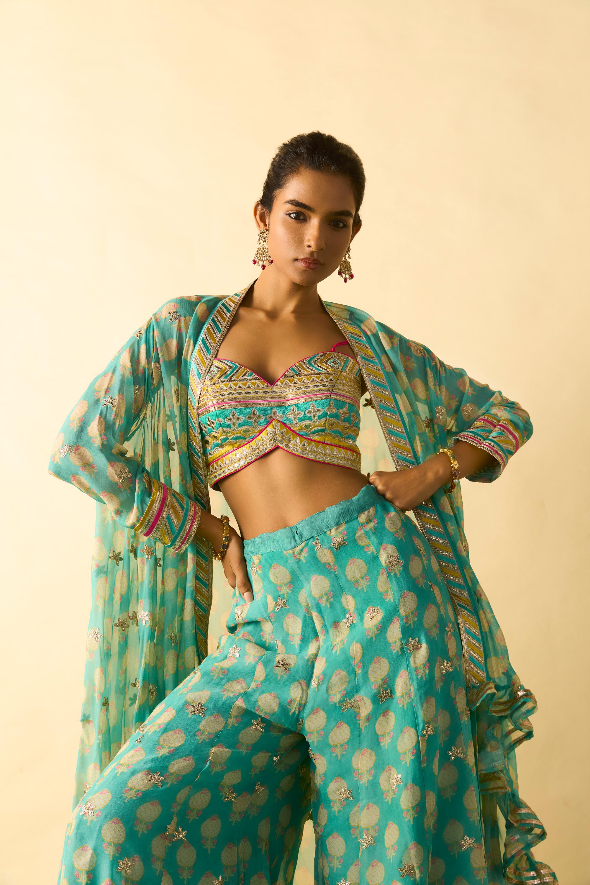 Dharika Cape Set 50