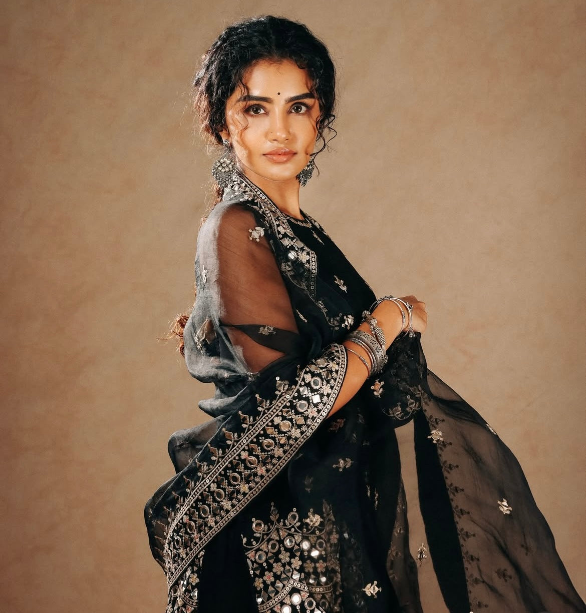 Anupama Parameswaran in Yukta Sharara Set