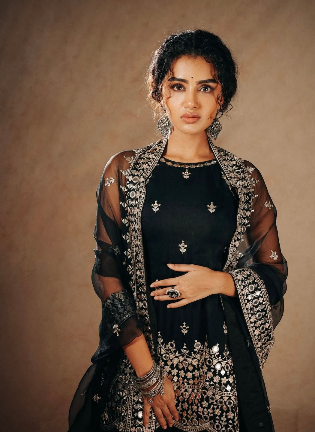 Anupama Parameswaran in Yukta Sharara Set