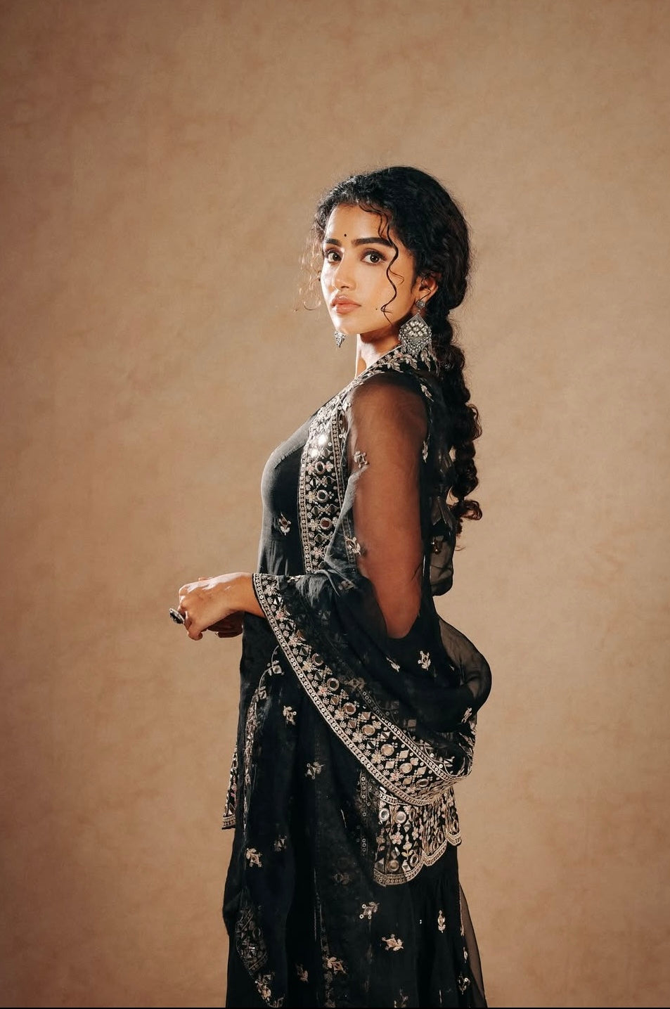 Anupama Parameswaran in Yukta Sharara Set