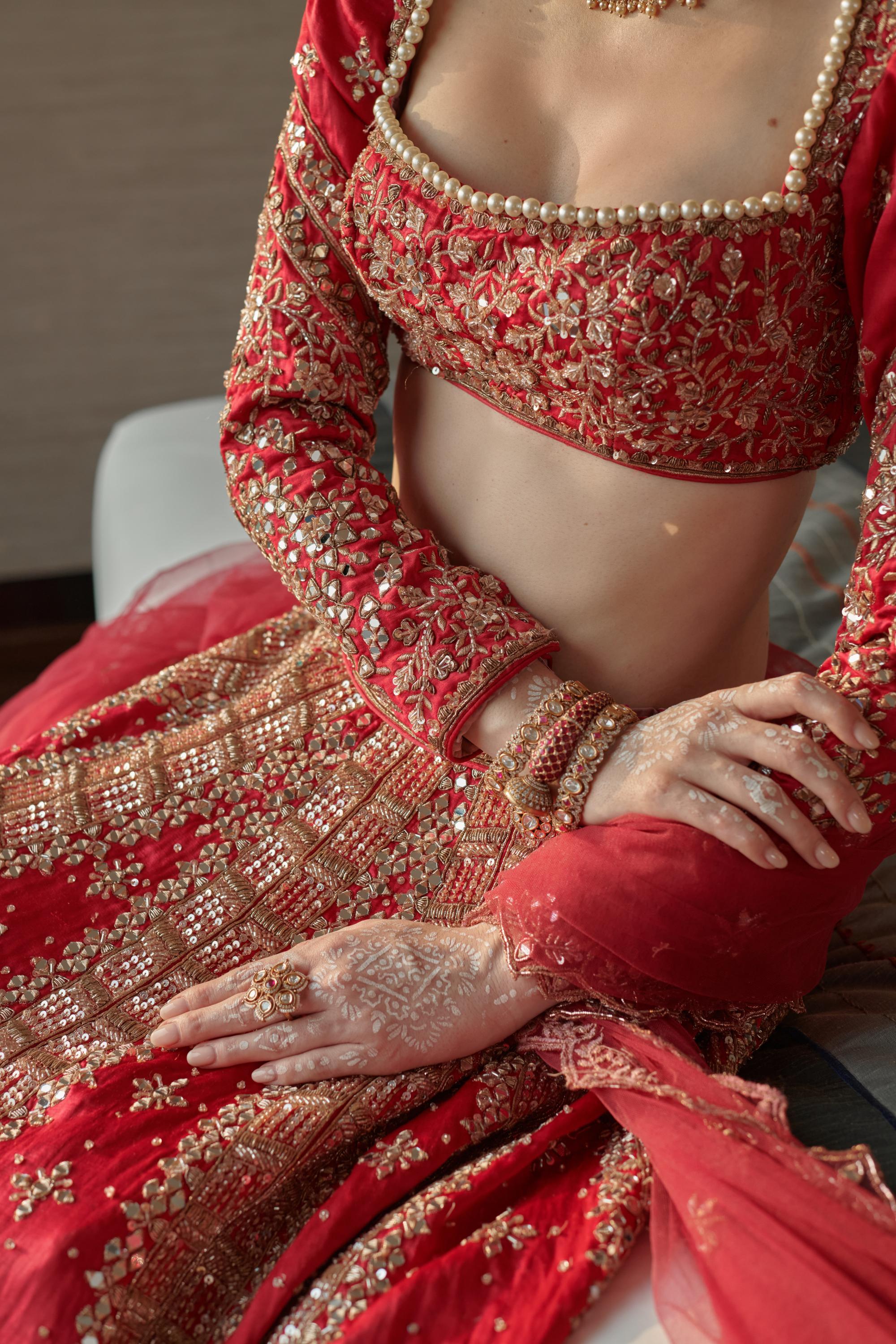 Aayna Lehenga Set. 3 (Lehenga + Blouse + Dupatta)
