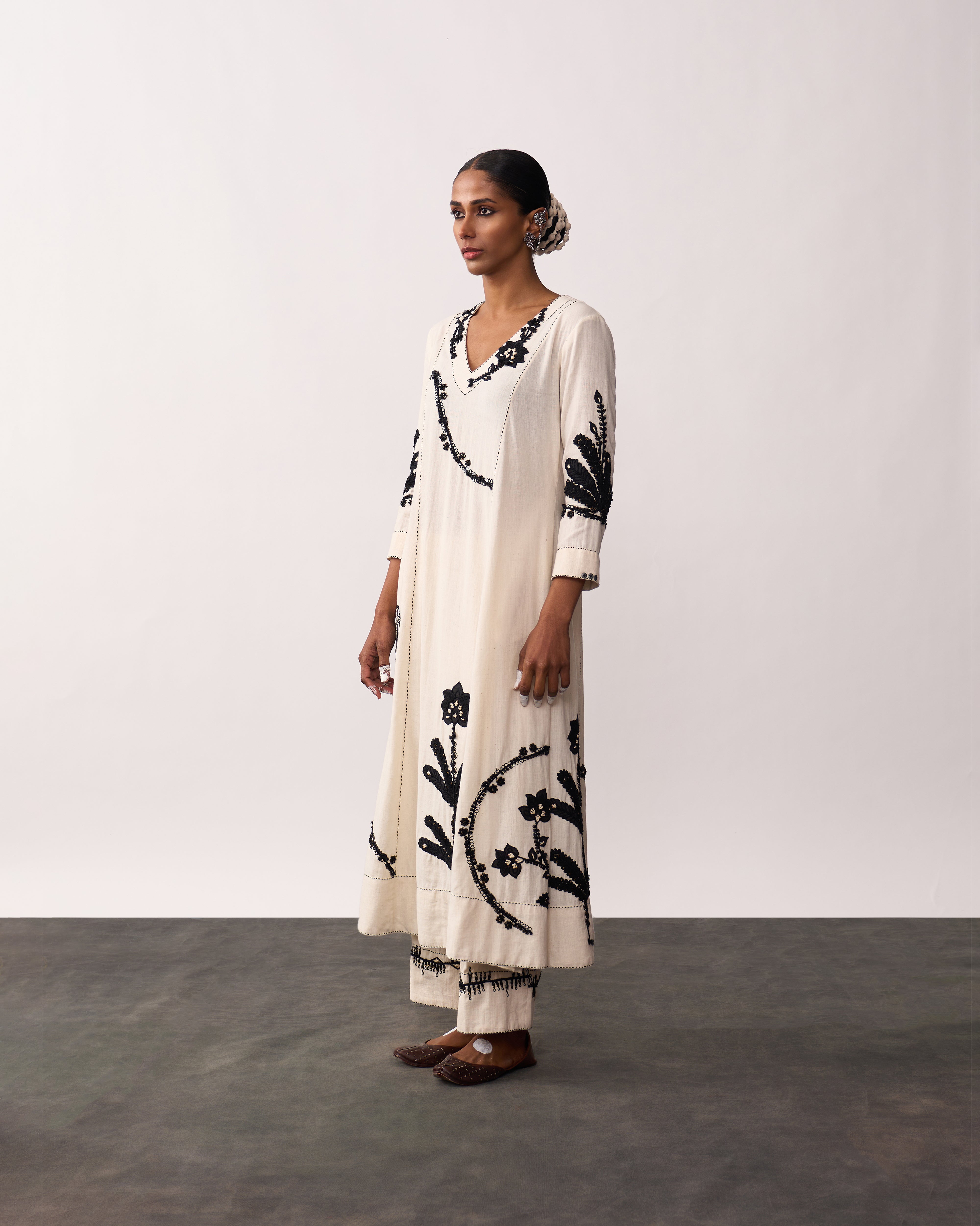 SUCHETA Ivory Handspun Kurta Set