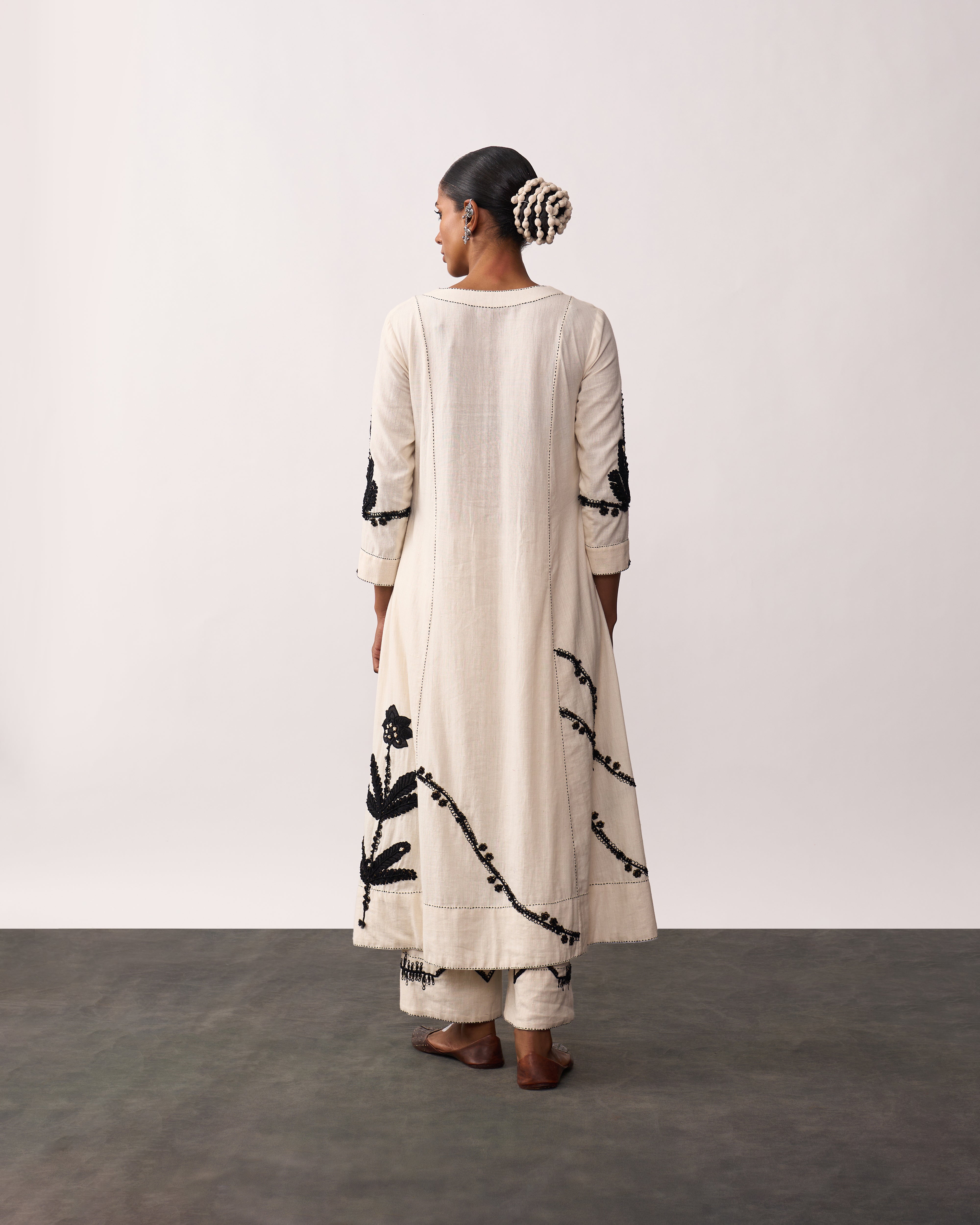 SUCHETA Ivory Handspun Kurta Set