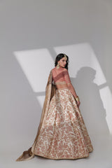 Akeera : Graceful Flower