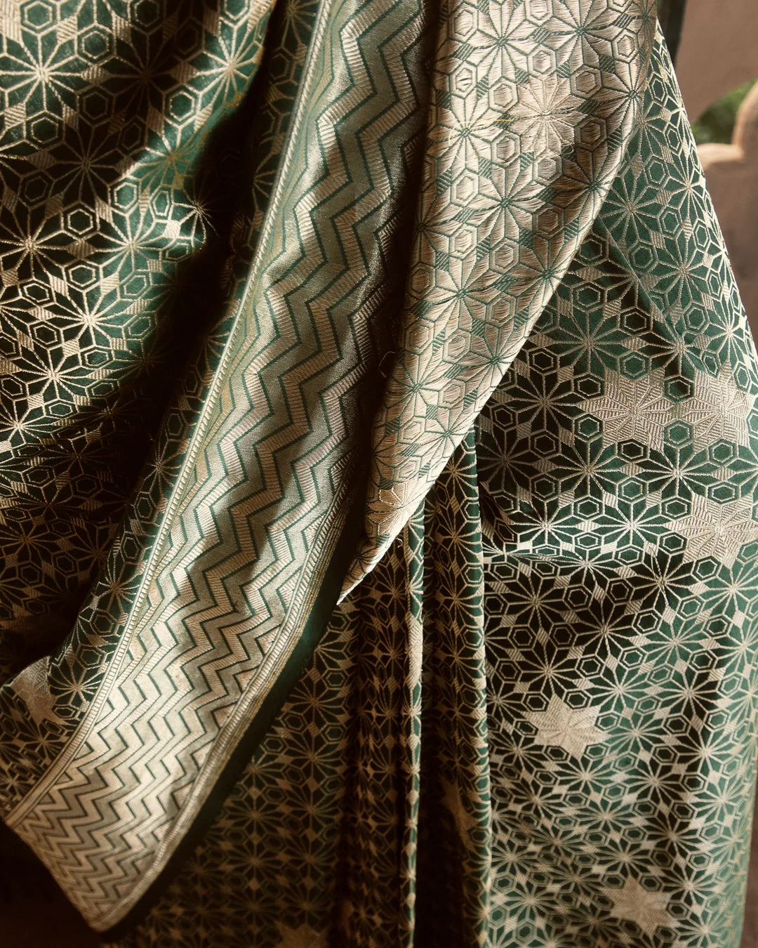 'Jhilmil Sitara' Hariyar Ektara Benarasi Handloom Sari