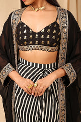 Black & White Wallflower Cape Set