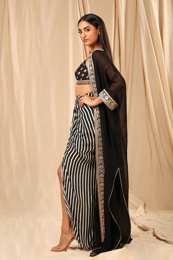 Black & White Wallflower Cape Set