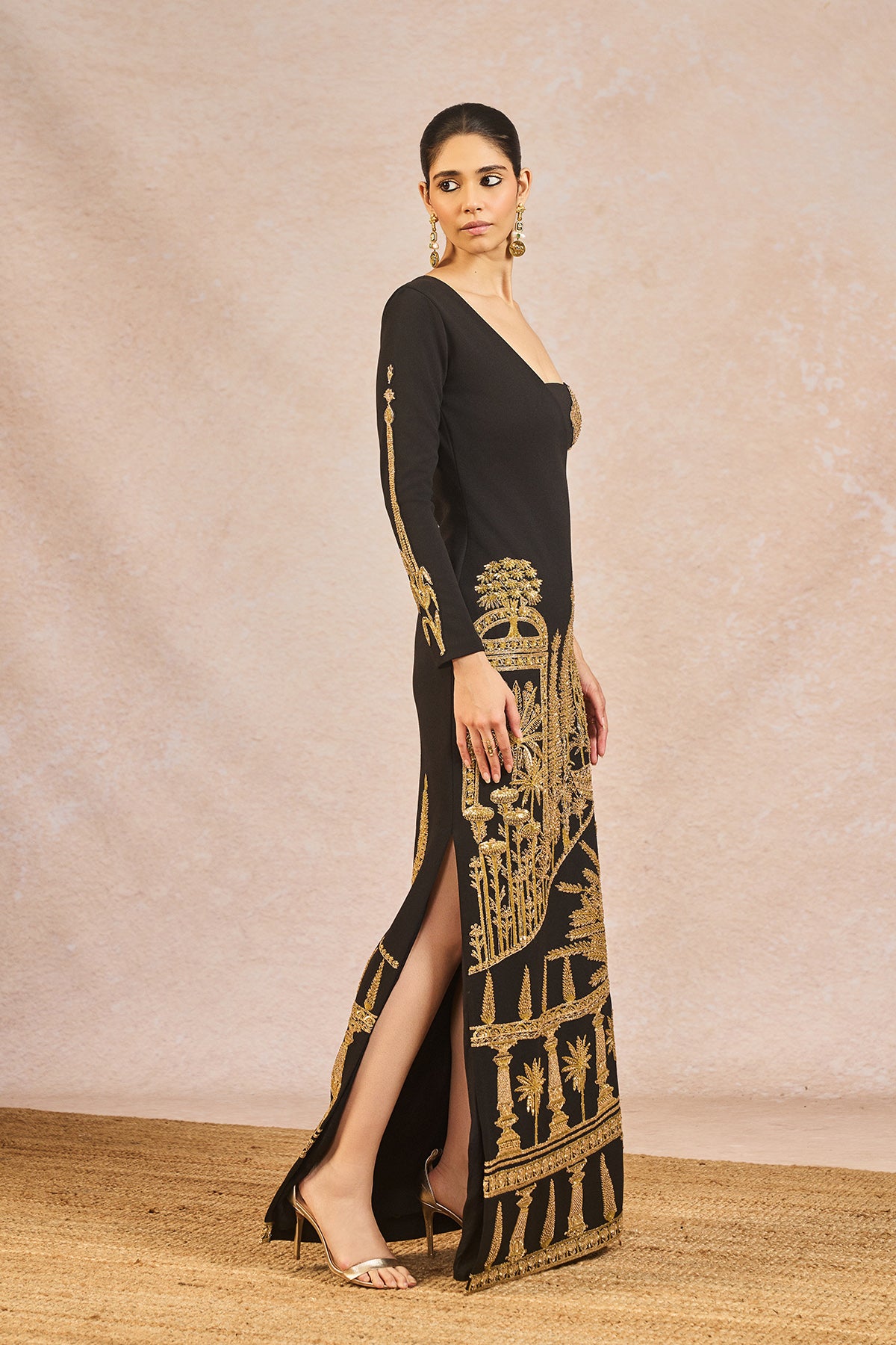 AANKHON KA PAIGAM GOWN