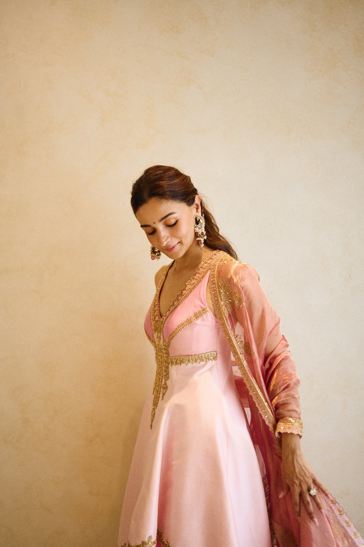 Chaand Gulabi Farshi Salwar Set