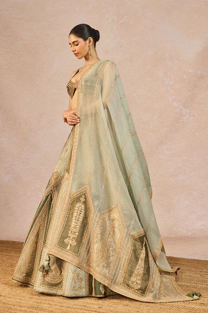 ‘JAISE KOI SAPNA’ LEHENGA
