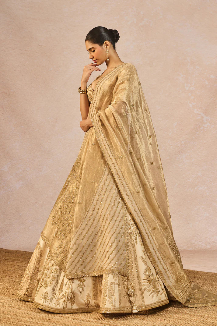 ‘NAMKEEN’ LEHENGA
