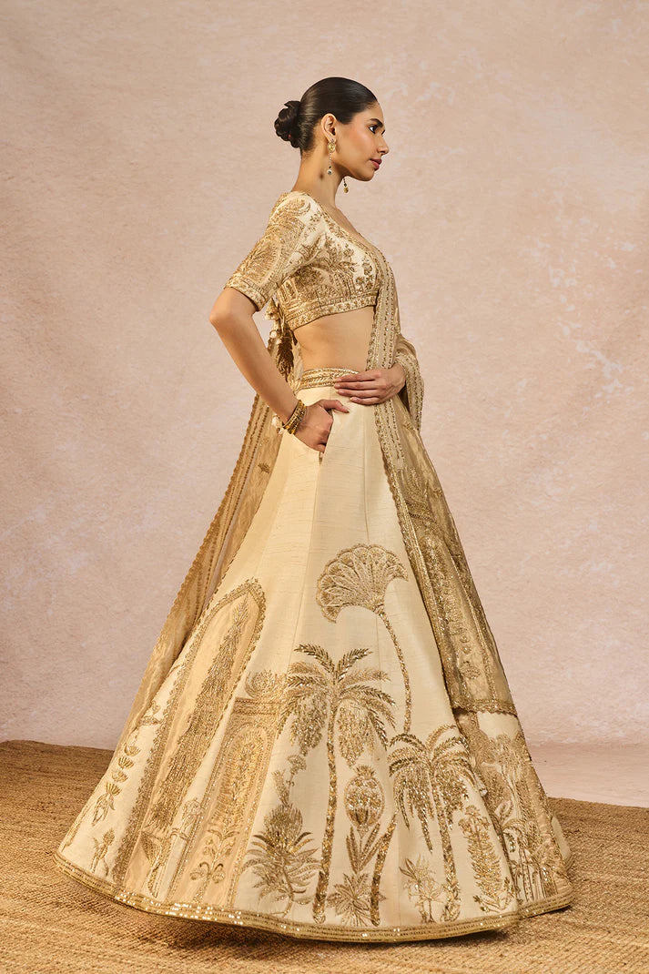 ‘NAMKEEN’ LEHENGA