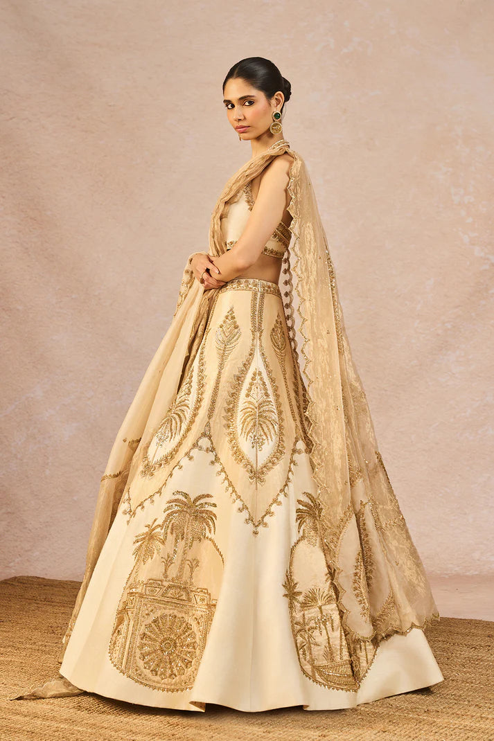 ‘NOOR BAN GAYE’ LEHENGA 1