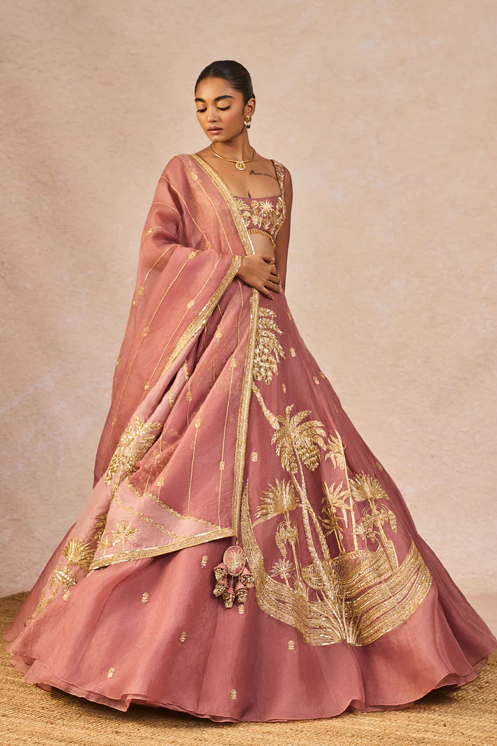 ‘PYAAR KE CHARCHE’ LEHENGA
