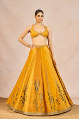 The ‘AJNABI EHSAAS’ LEHENGA SET