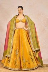 The ‘AJNABI EHSAAS’ LEHENGA SET