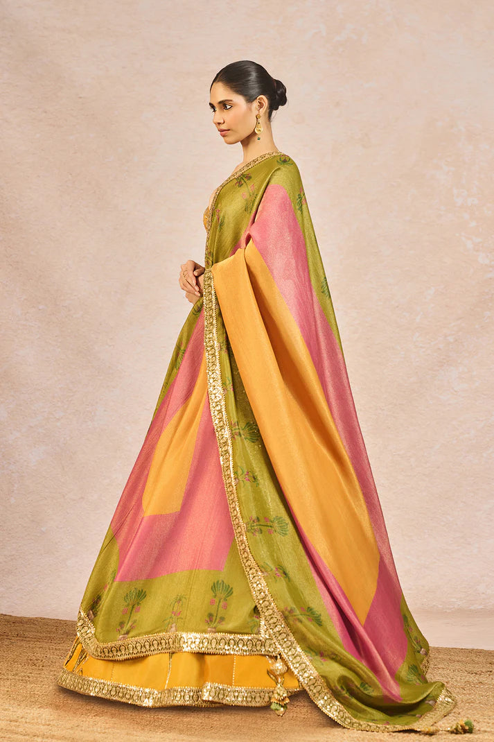 The ‘AJNABI EHSAAS’ LEHENGA SET