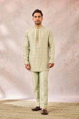 THE KASHNI KURTA