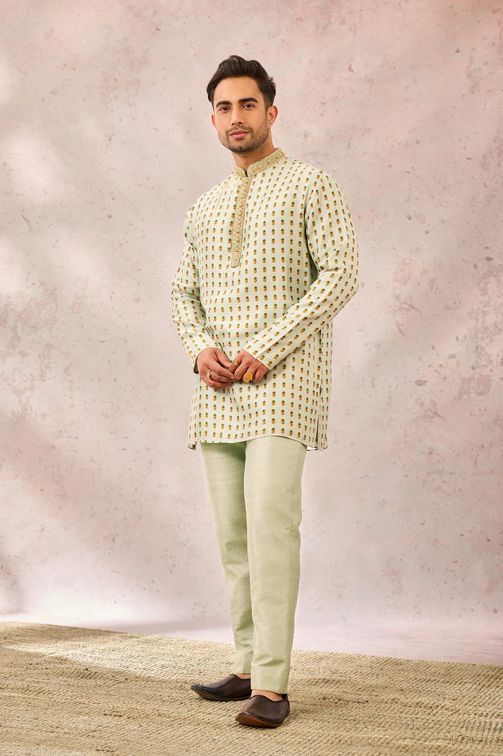 THE KASHNI KURTA