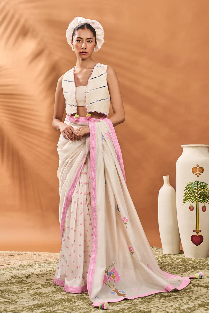 IVORY FLORAL FRAME SAREE