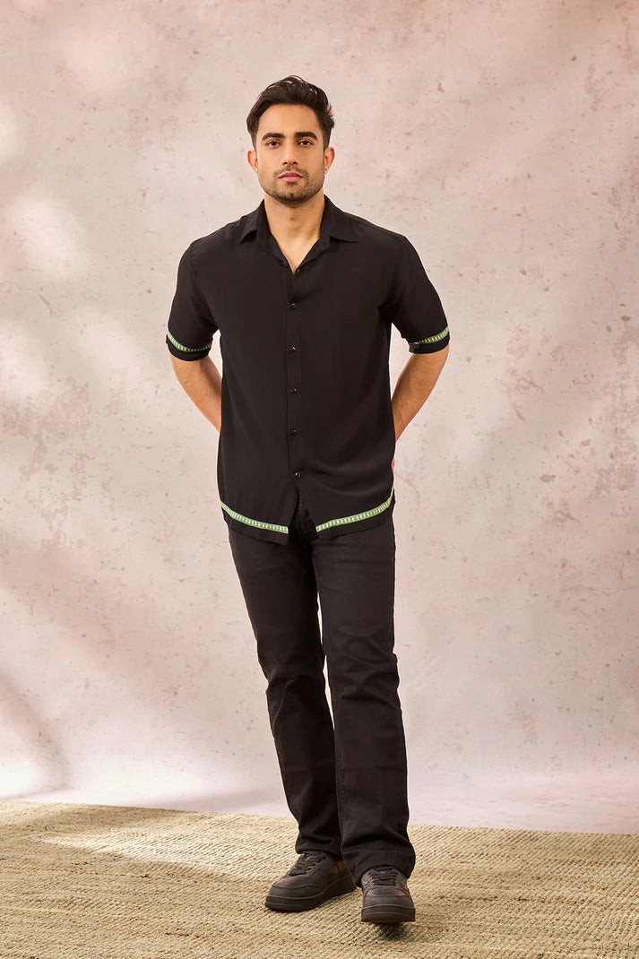 BLACK TROPICAL PRINT SHIRT
