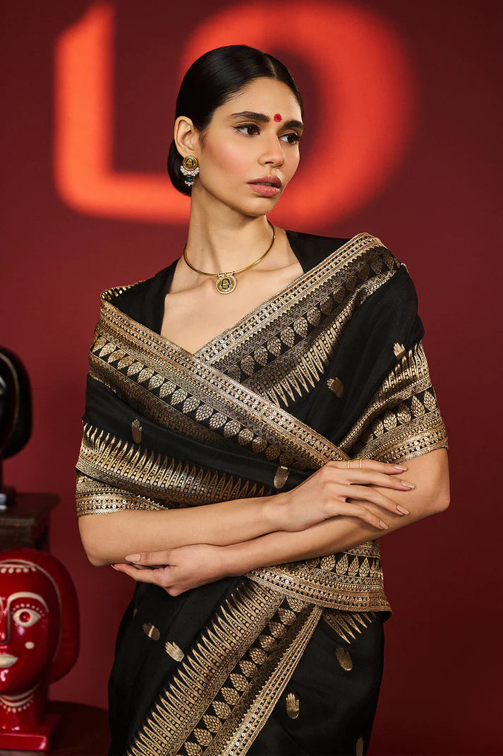 Black Haath Phool Saree