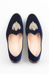 Royal blue velvet based slip on juttis