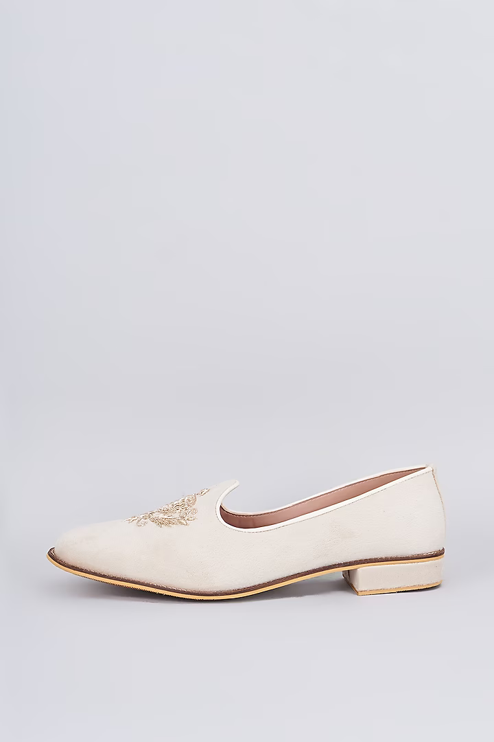 Off white suede based slip on juttis