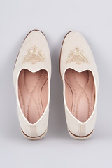 Off white suede based slip on juttis