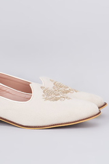 Off white suede based slip on juttis