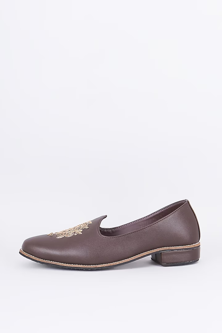 Charcoal grey leather based slip on juttis
