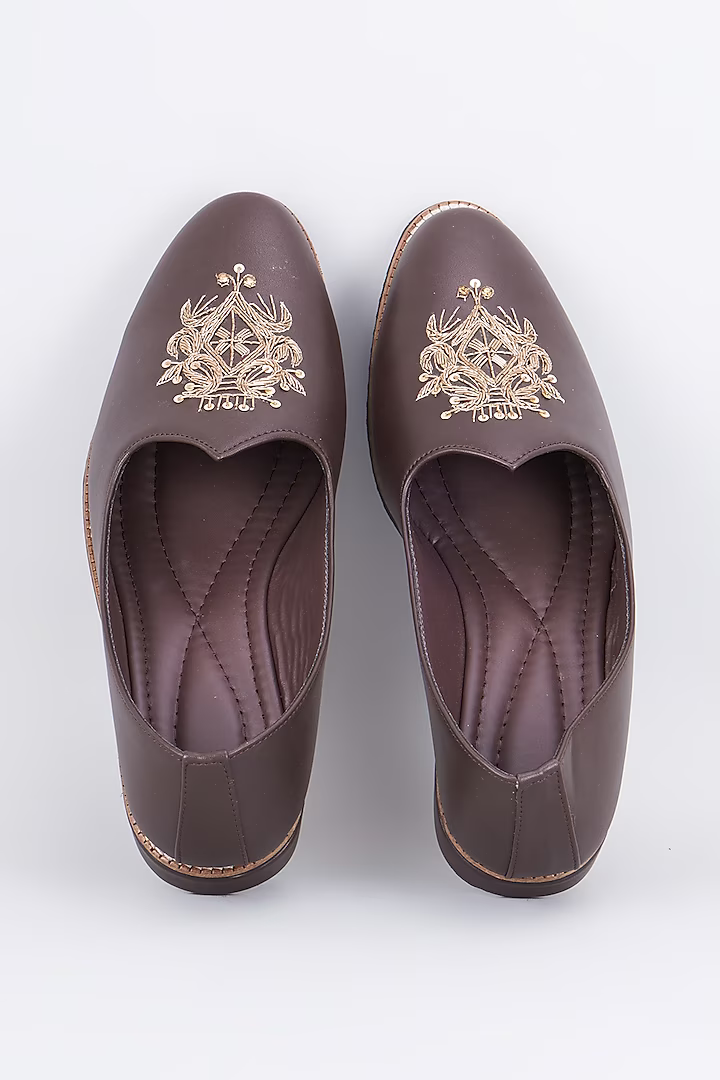 Charcoal grey leather based slip on juttis