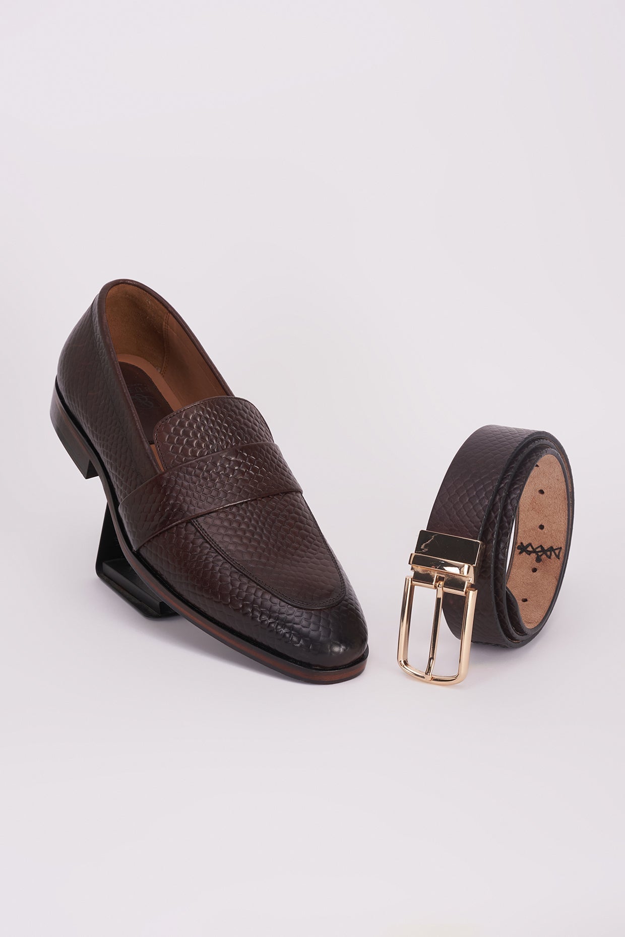 Brown mesh Italian leather mocassin shoes and belt