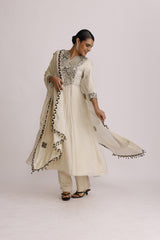 IVORY KURTA PANT DUPATTA SET