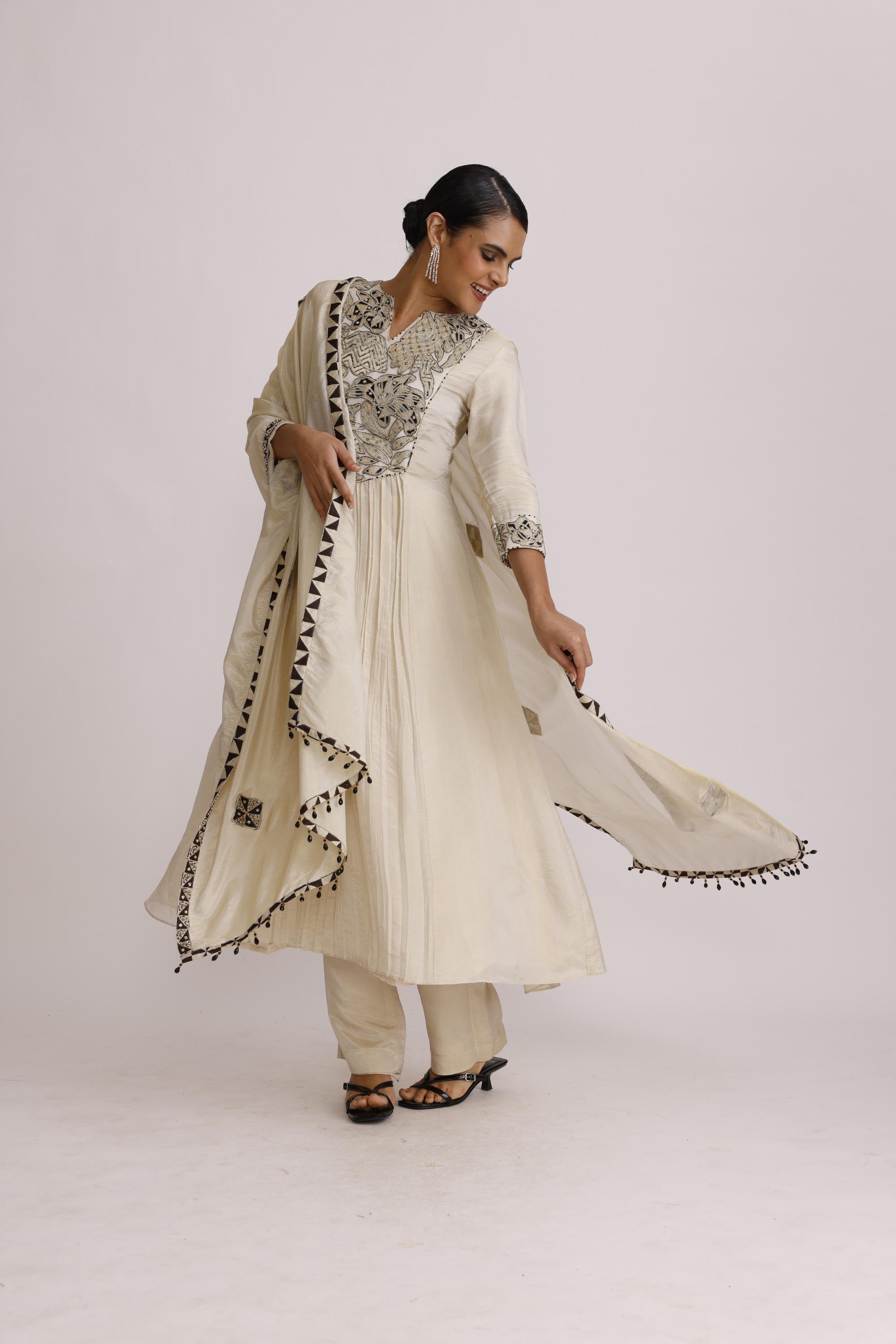 IVORY KURTA PANT DUPATTA SET