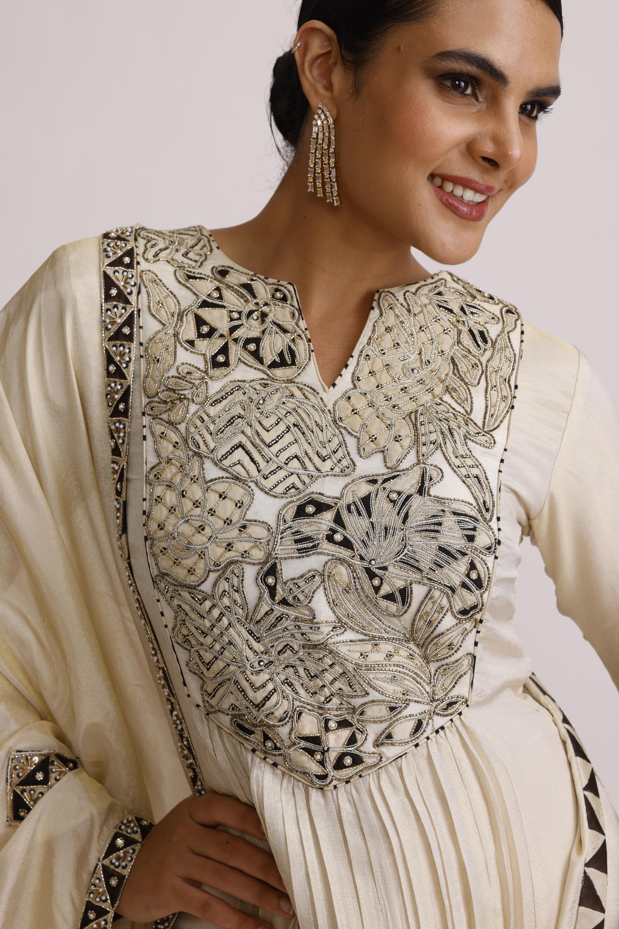 IVORY KURTA PANT DUPATTA SET
