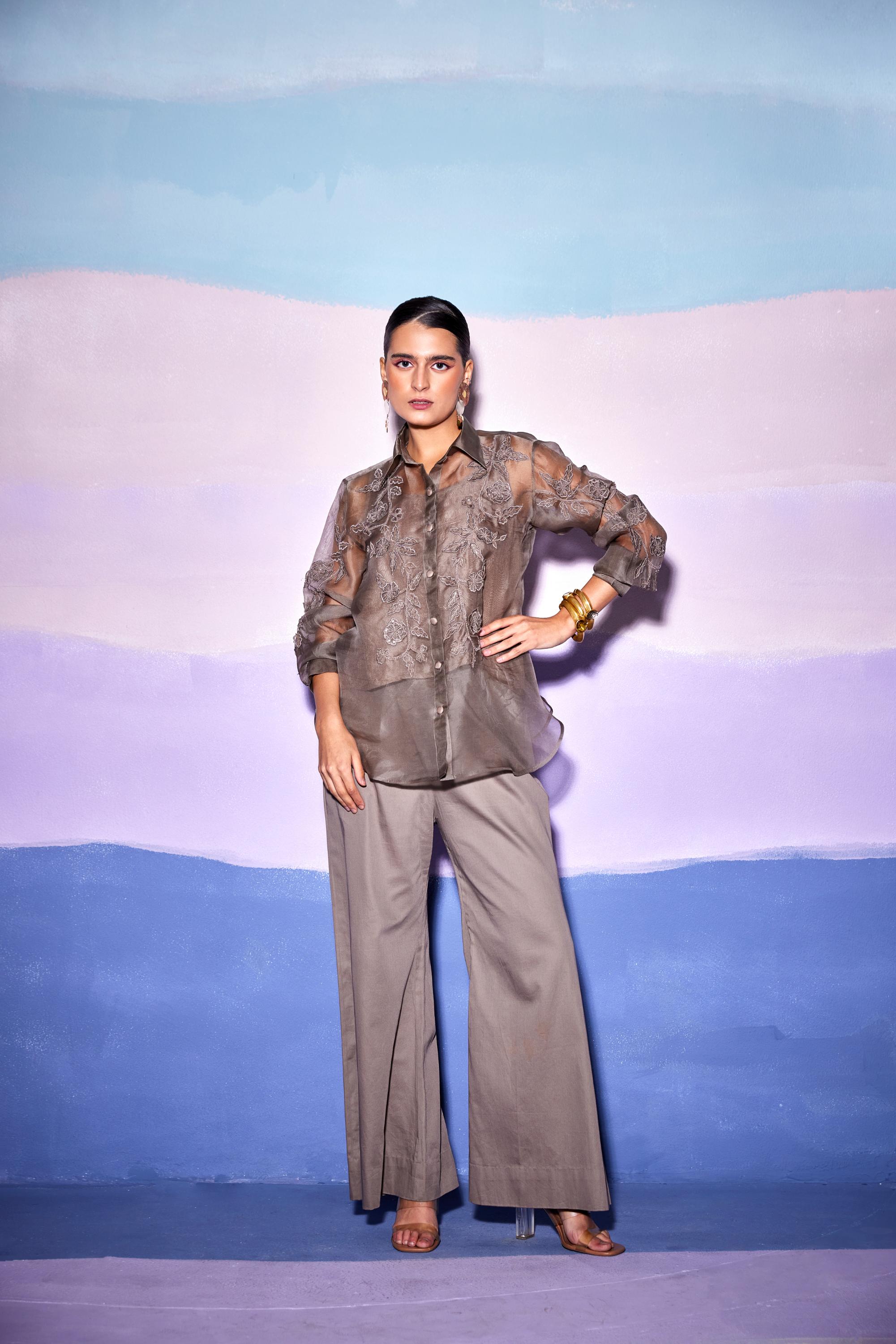 APPLIQUE BROWN SHIRT