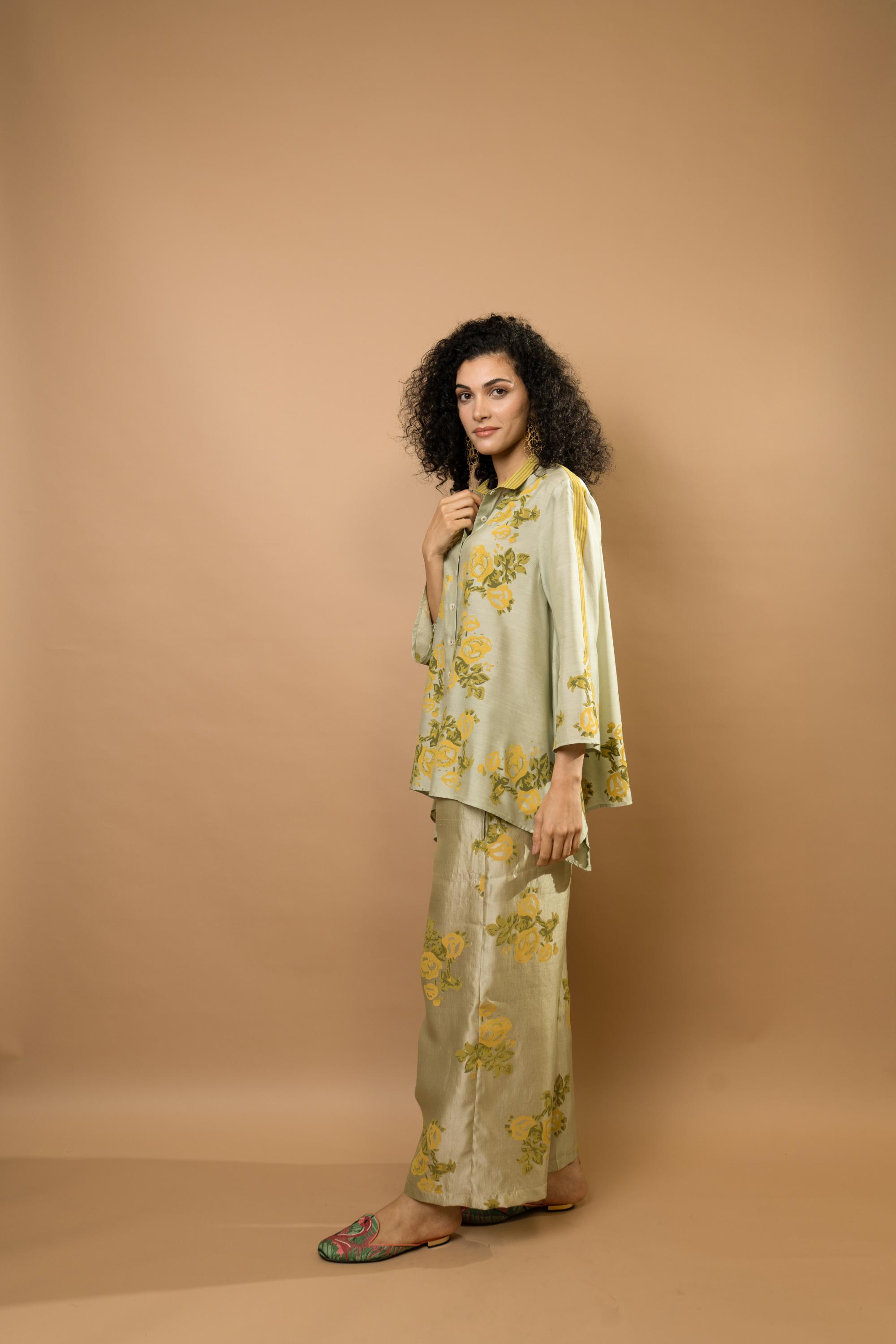 Pistag rosettes block-printed asymmetrical hem shirt