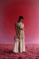 Kaner : The evergreen blossom (White)