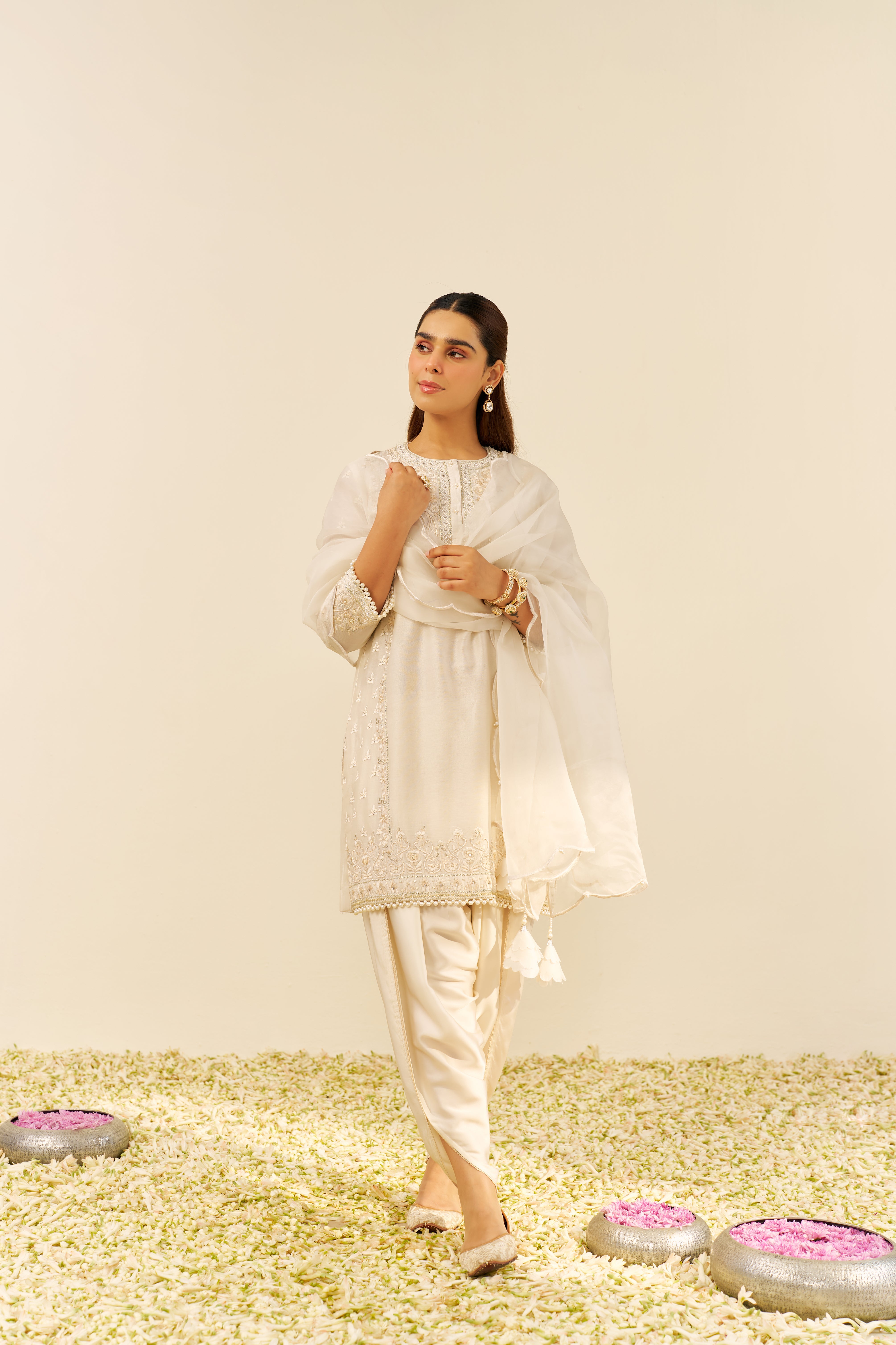 ZAISHA - SHORT KURTA WITH DHOTI