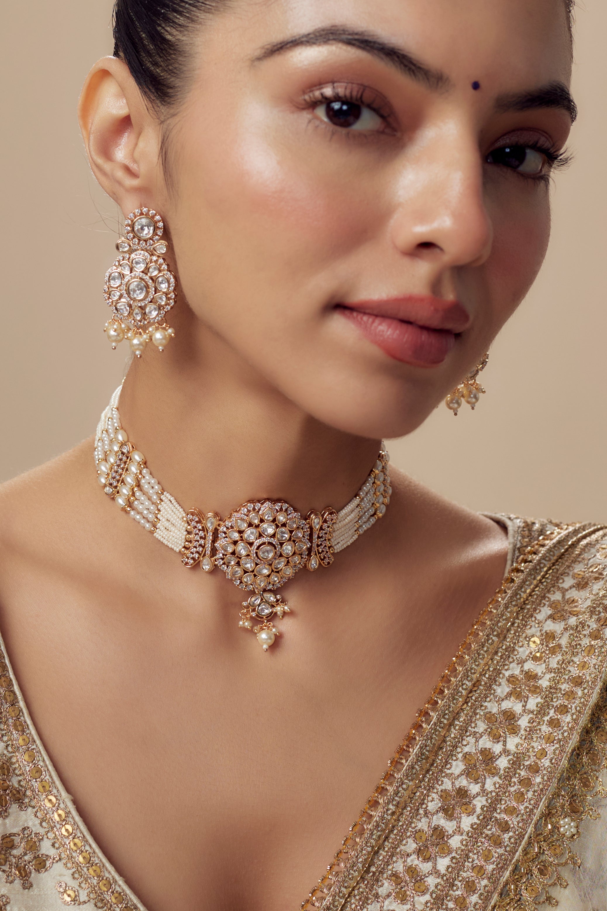 vivinia BY VIDHI MEHRA Saadgi Gold Plated White Womens Kundan, Polki Choker Necklace Set with Pair of Earrings (Freesize)