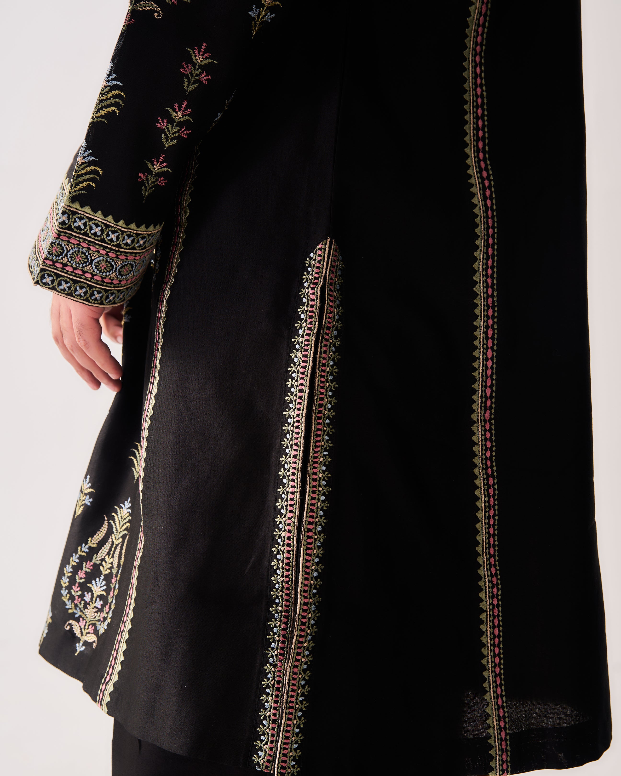 Phiran Kurta With Flare Pants / Chanderi / Black / Garden Tapestry / Resham Embroidery