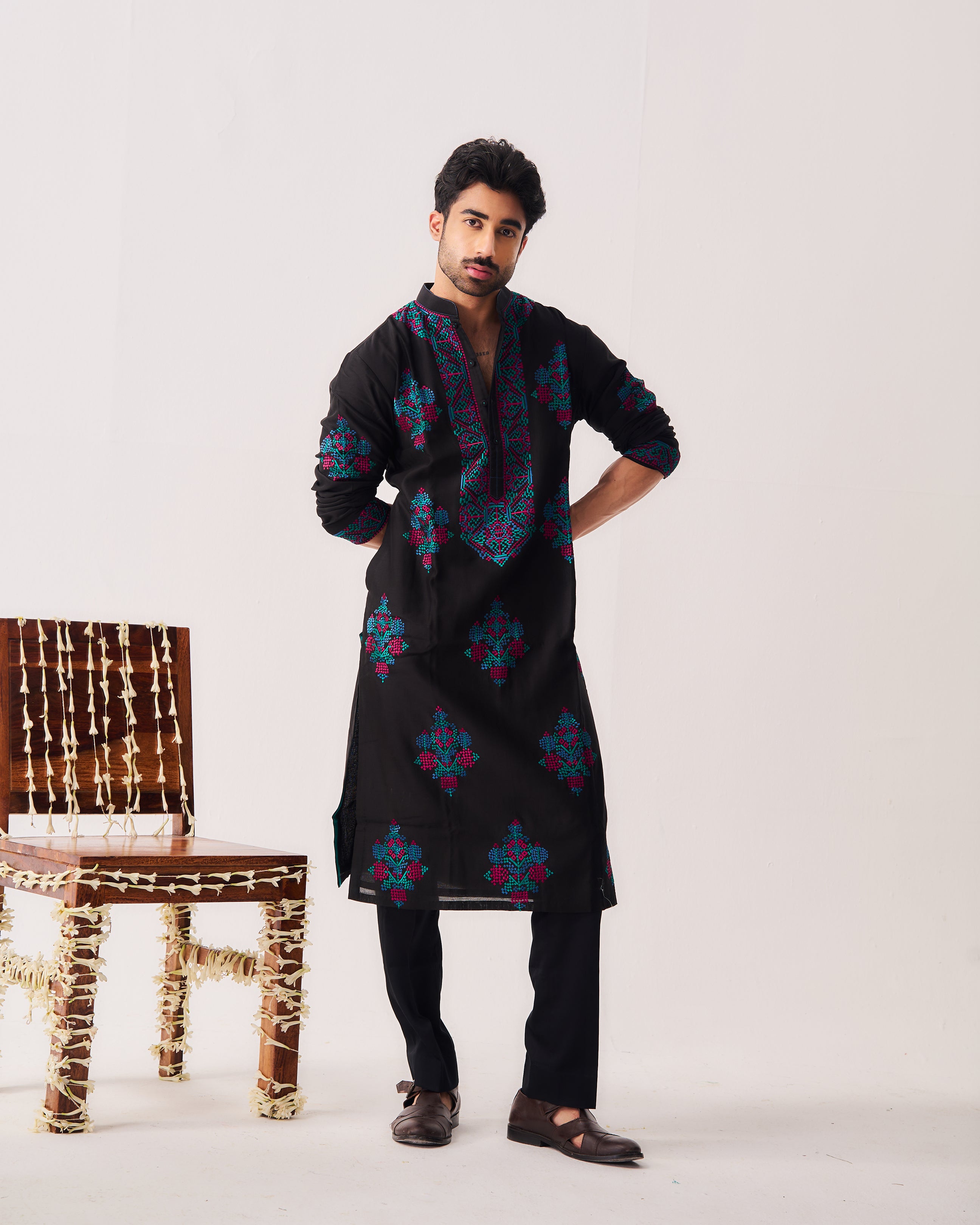 Kurta With Pants / Chanderi / Black / Twilight Flora / Resham Embroidery