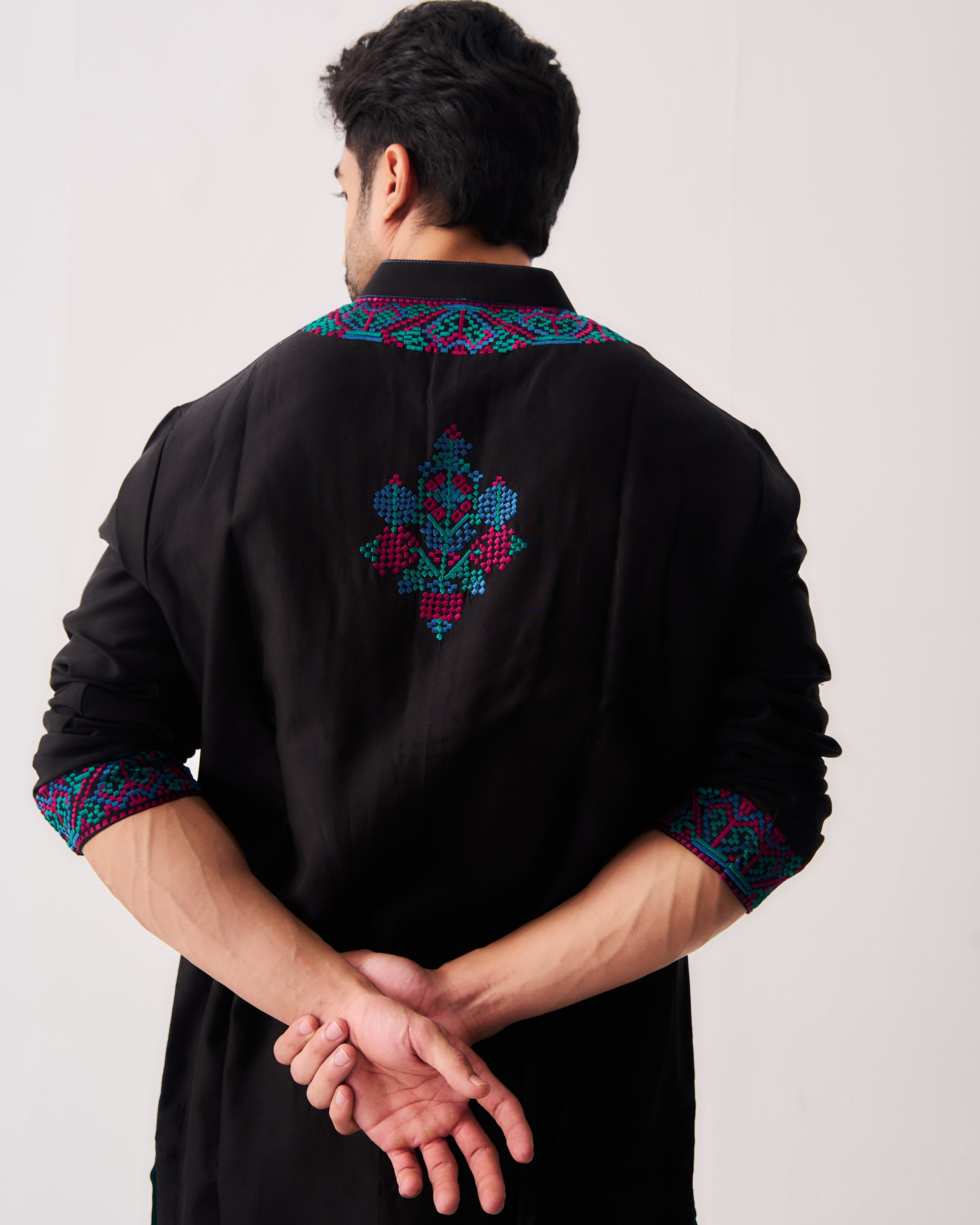 Kurta With Pants / Chanderi / Black / Twilight Flora / Resham Embroidery