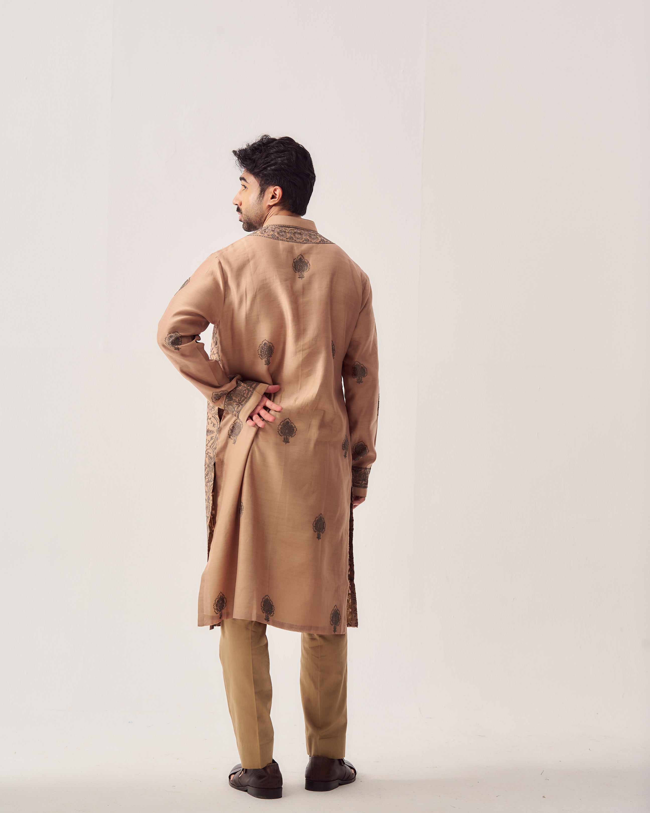 Kurta With Pants / Chanderi / Hazelnut / Mandala / Aari Embroidery