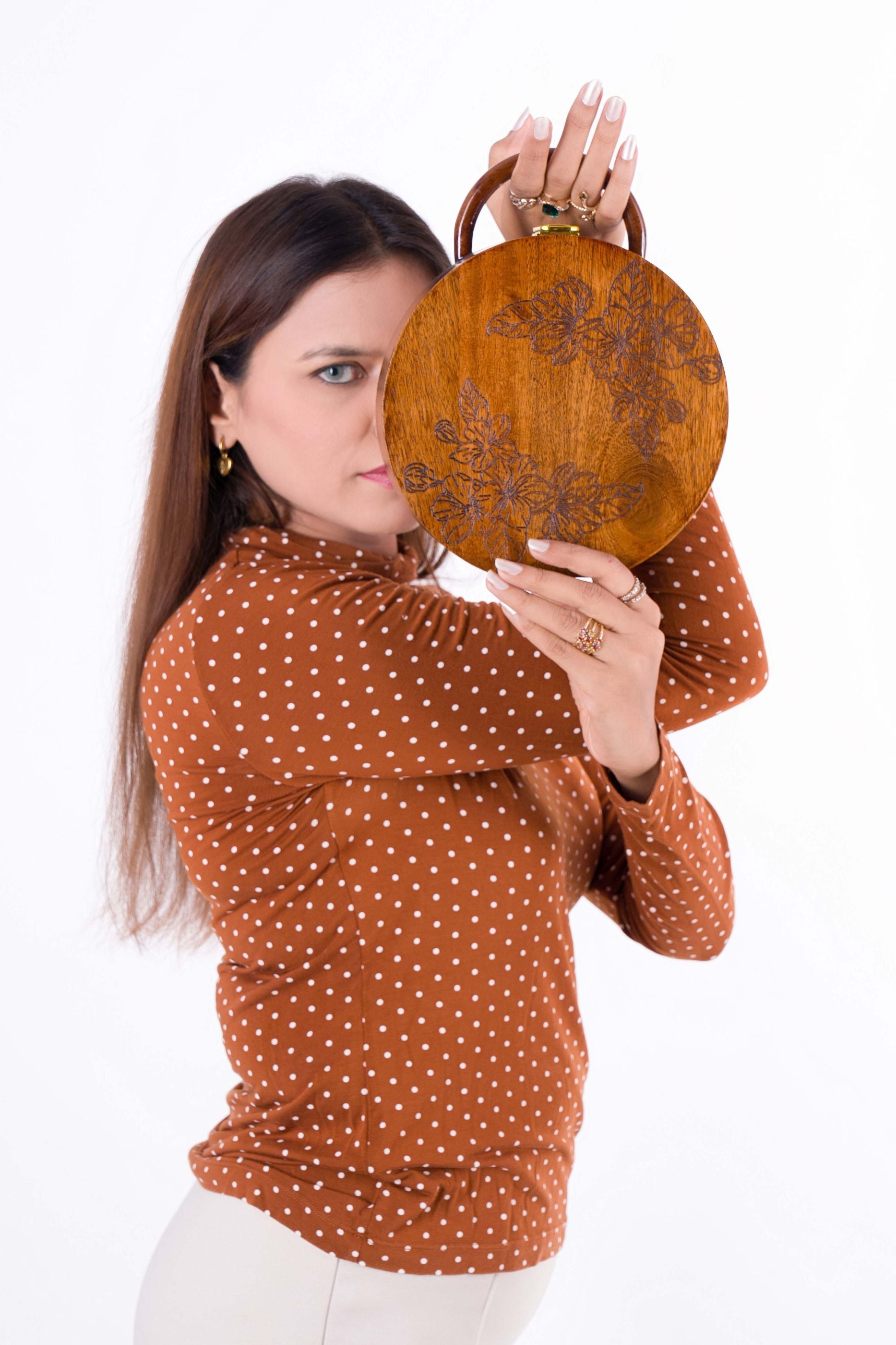 ROUND ENGRAVED BAG IN SHEESHAM WOOD
