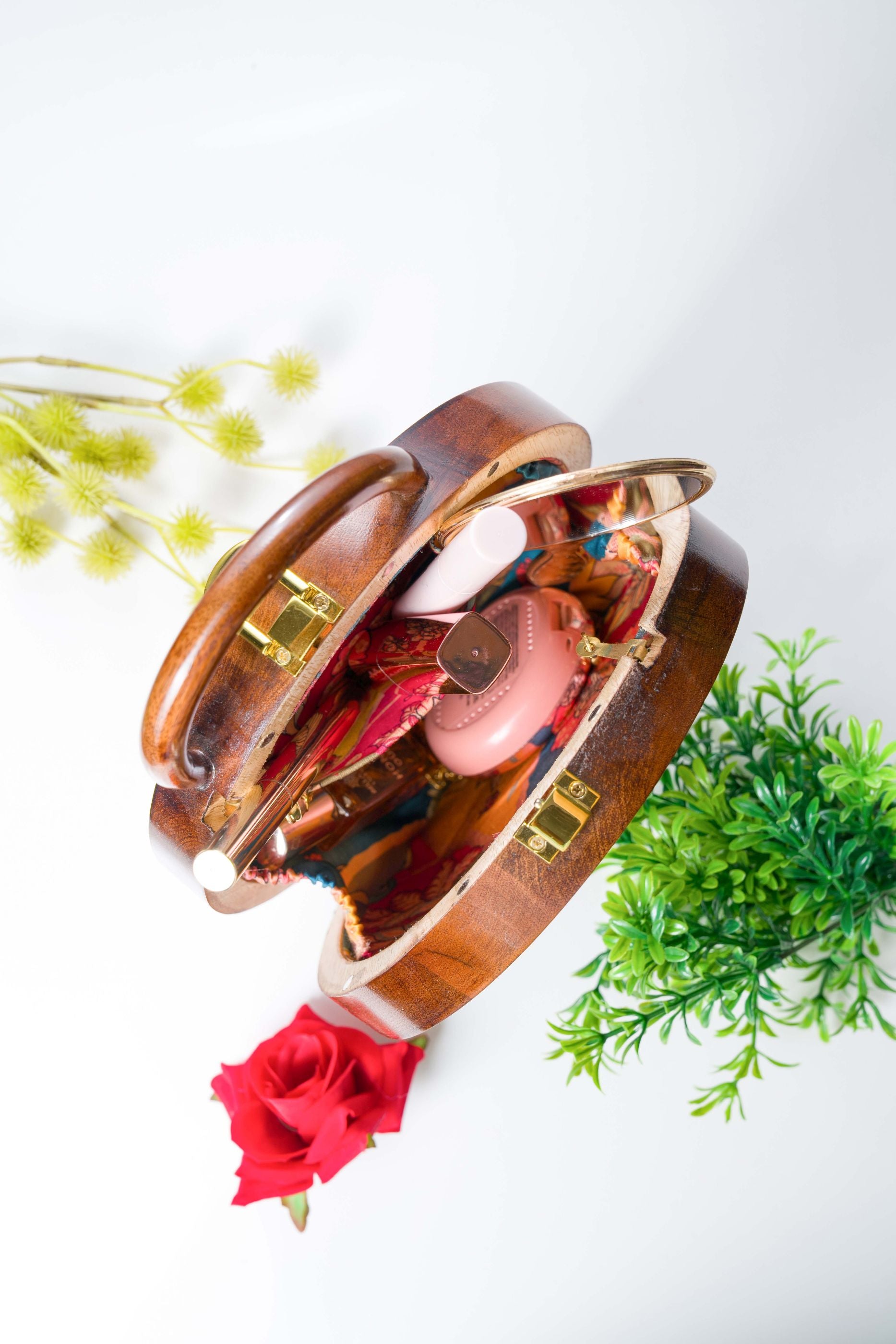 ROUND ENGRAVED BAG IN SHEESHAM WOOD