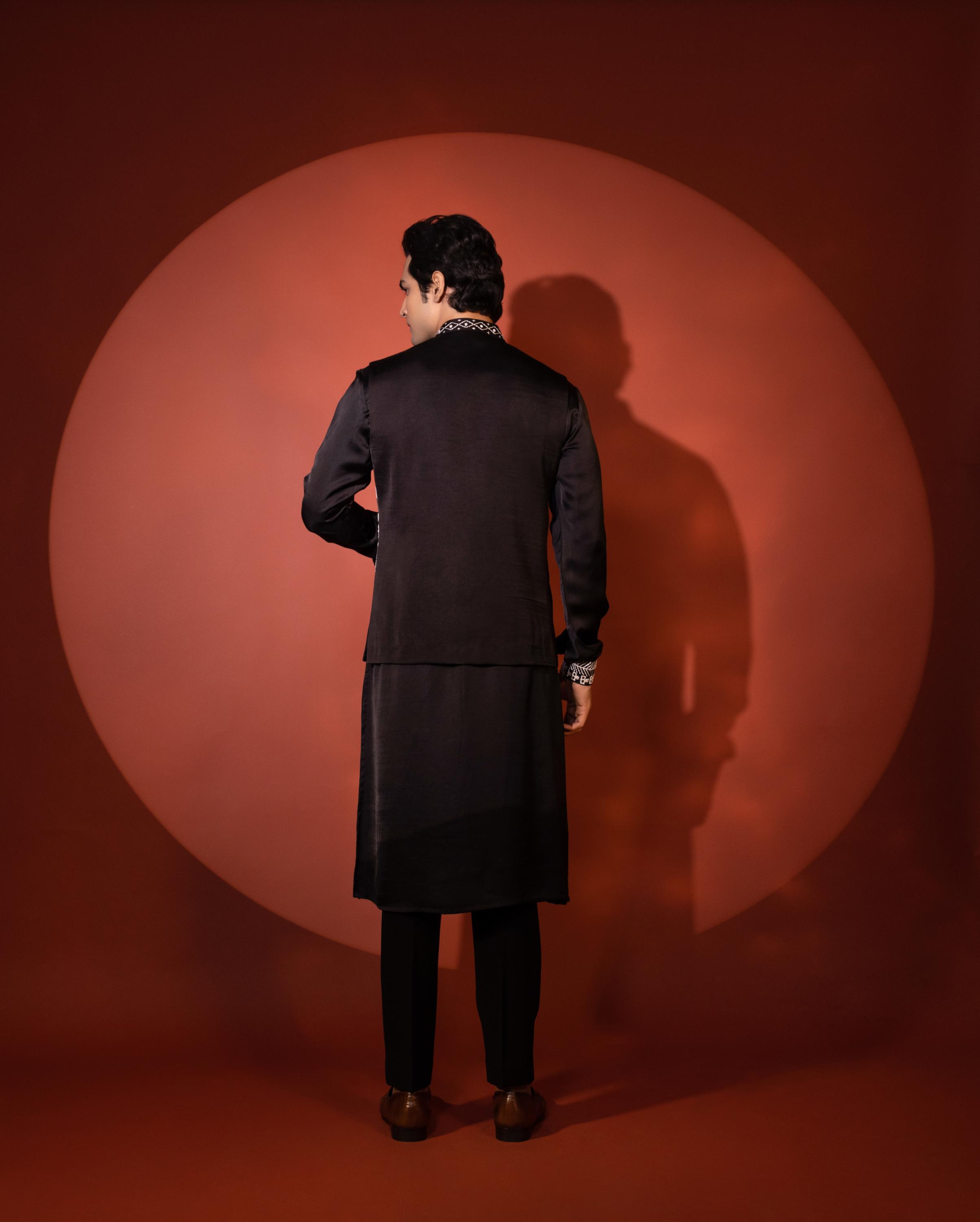 CLASSIC CONTRAST NEHRU SET