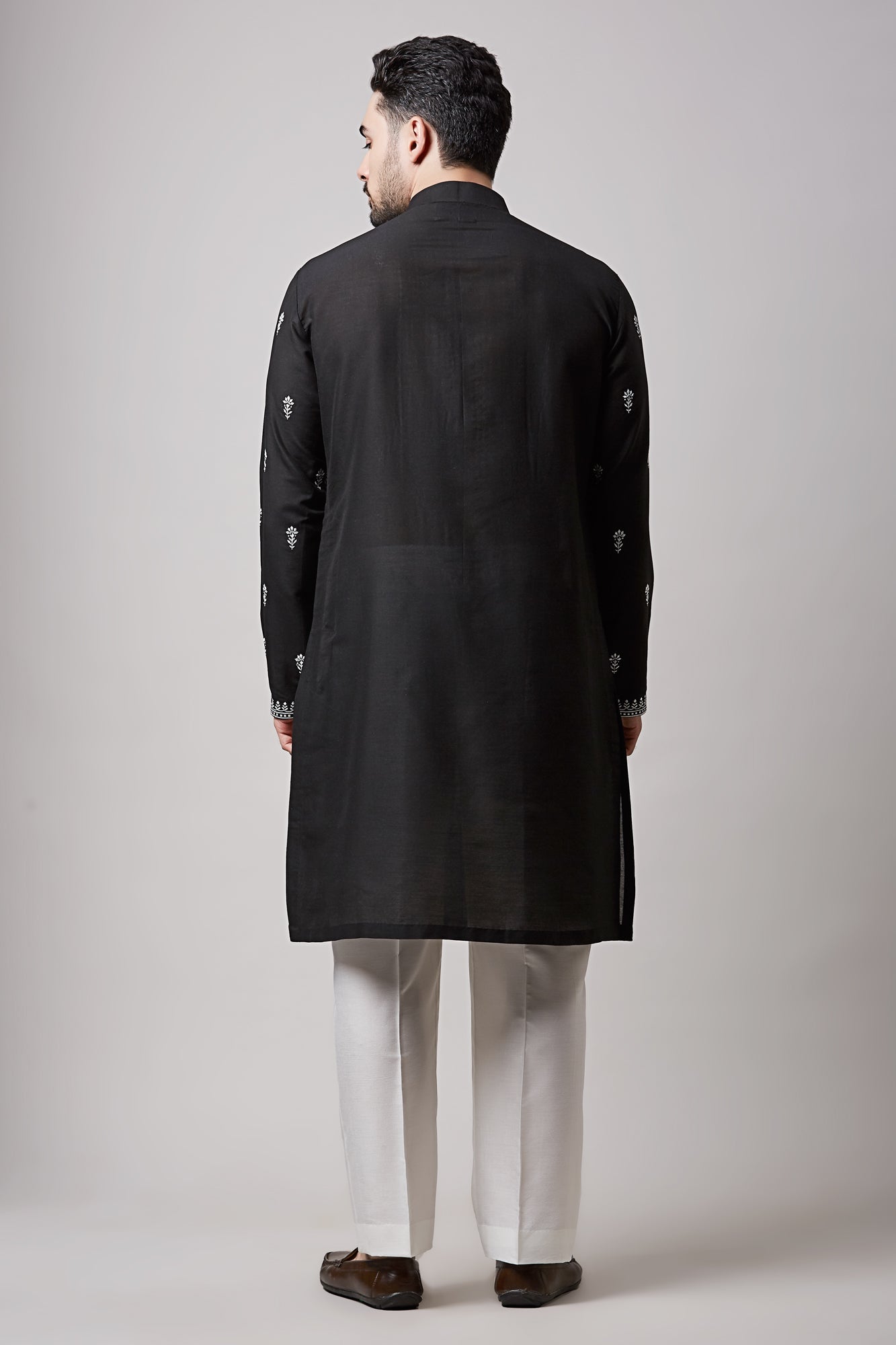 BLACK KURTA SET WITH WHITE EMBROIDERY